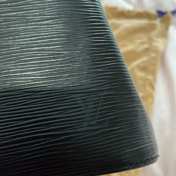 Louis Vuitton Black epi leather Shoulder Bag - Picture 3 of 16